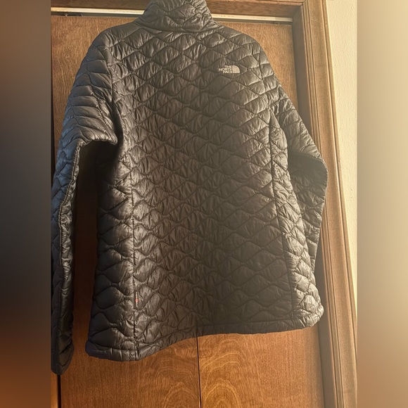 The North Face Black ThermoBall Womans Jacket, Size L - Picture 3 of 4